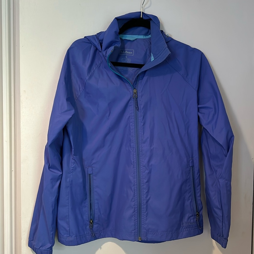 Women’s L.L. Bean windbreaker with hood size small-blue